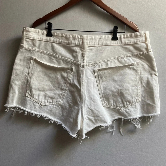 Madewell Relaxed Denim Shorts in Tile White Raw hem Sz 40 - Picture 3 of 13